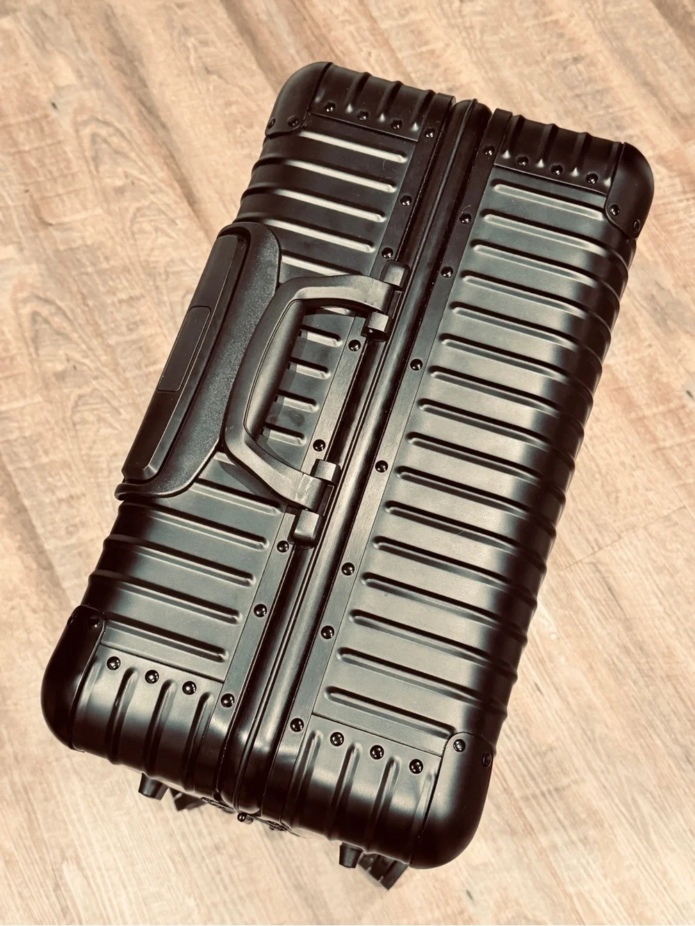 Supreme x RIMOWA Topas Multiwheel 82L - Mint!